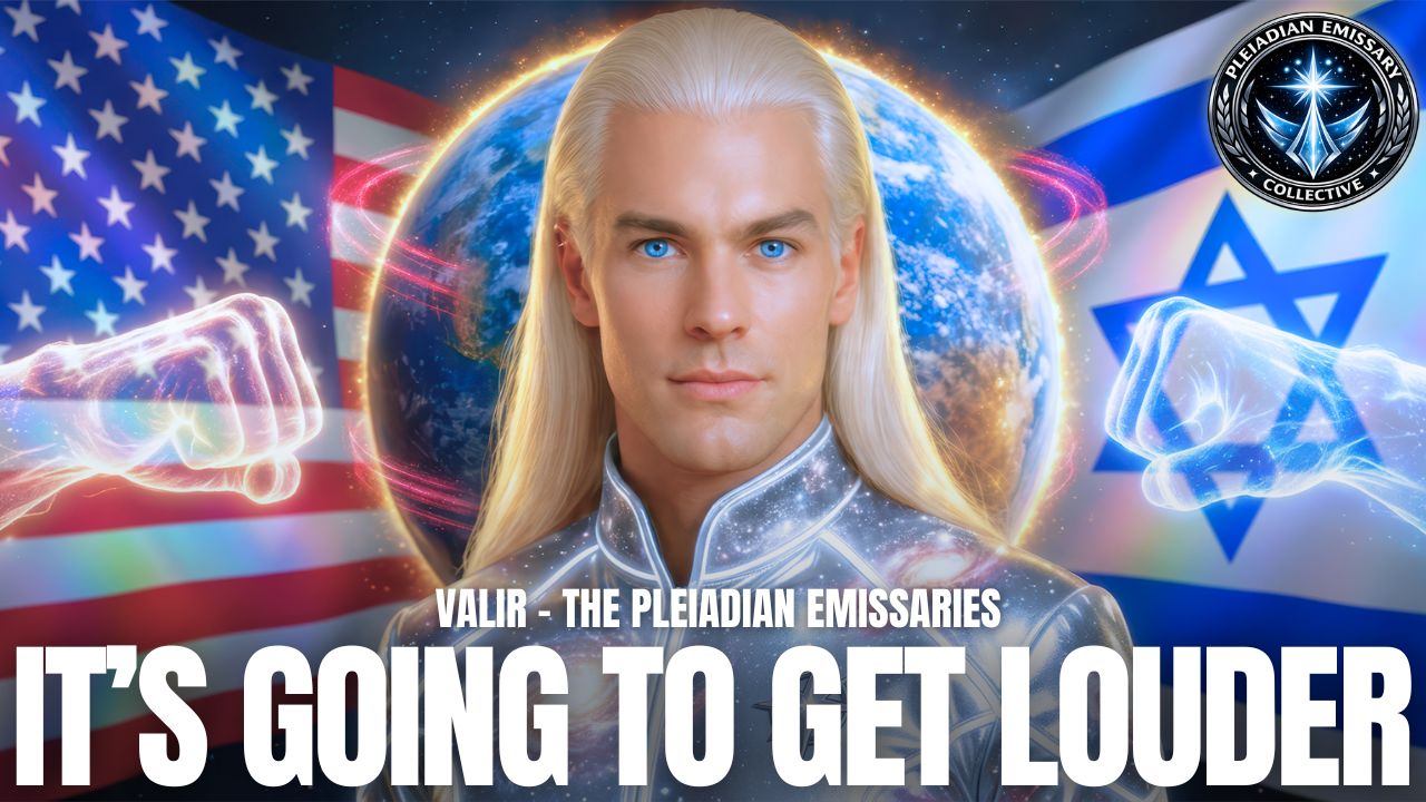 En lysende 16:9 spirituel afsløringsgrafik, der viser en blond plejadisk figur foran Jorden, det amerikanske flag, Israels Davidsstjerne og galaktisk symbolik, med fed tekst der lyder "Det bliver højere", hvilket repræsenterer 3D til 5D opdeling, AI-afsløring, tidslinjekaos, bevidst samtykke, oprindelsesafhængighed og det suverænitetsskifte, der nu udfolder sig.