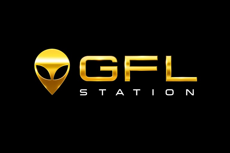 ከትልቅ የወርቅ “GFL” ፊደላት ጎን ለጎን የብረት ወርቅ የባዕድ ራስ አርማ የሚያሳይ GFL Station አርማ ግራፊክ፣ ከታች “ጣቢያ” በነጭ ጽሑፍ ላይ በንፁህ ጥቁር ዳራ ላይ የተጻፈ ሲሆን፣ ከጋላክሲክ የብርሃን ፌዴሬሽን ስርጭት ስርጭቶች እና ከመንፈሳዊ ይፋ ማድረጊያ ይዘት ጋር የተገናኘውን የ GFL Station ምንጭን ይወክላል።.